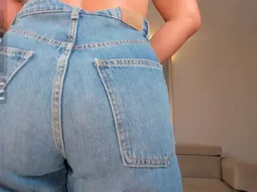 Watch Live Sex Cams with SophieBarnett - Bongacams