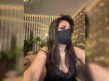 Adult Webcam with MiaLiaHot - Bongacams