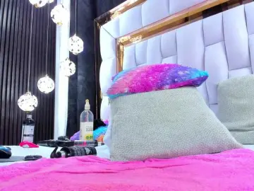 Best live sex cam show with SarayRoyse - Bongacams