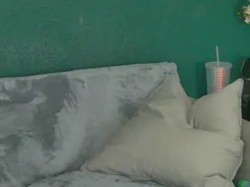 Free Live Porn with SkinnyNatty - Bongacams