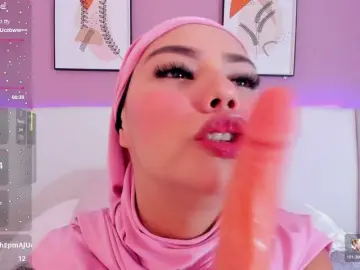 Adult Webcam with Saandy - Bongacams