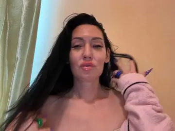Adult Webcams with KorolevaQween000 - Bongacams