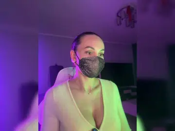 Adult Webcams with QWEENII - Bongacams