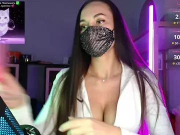 Sex Chat with QWEENII - Bongacams