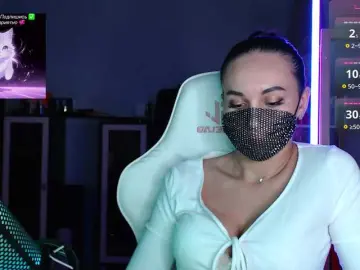 Live Sex with QWEENII - Bongacams