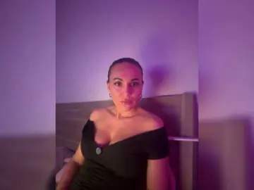 Watch Live Sex Cams with QWEENII - Bongacams