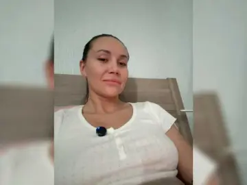 Live Sex with QWEENII - Bongacams