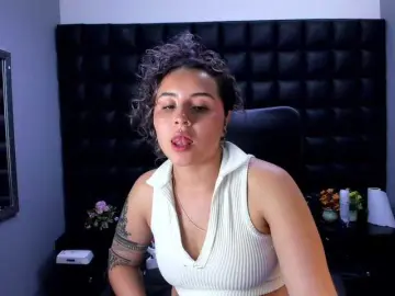 Watch Live Sex Cams with tinylove - Bongacams