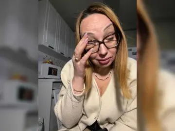 Adult Webcam with Pink-Lips - Bongacams