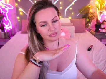 Nude Webcam with KiraCandyS - Bongacams