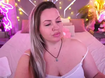 Live Sex with KiraCandyS - Bongacams