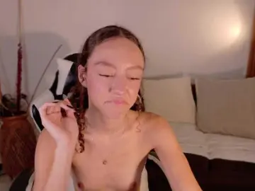 Nude Webcam with ChloeMoreti - Bongacams
