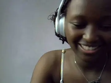 Nude Webcam with ExoticKiara1 - Bongacams