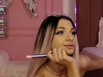 Adult Webcam with PinkySparkss - Bongacams