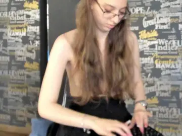 Adult Webcams with RavenBliss - Bongacams