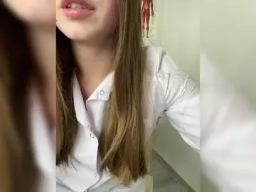 Best live sex cam show with Adelaida1001 - Bongacams