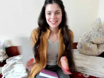 Live Sex Cam with Honeykrisspussy - Bongacams