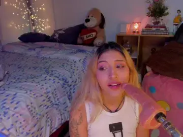 Free Live Porn with CuteWee420 - Bongacams