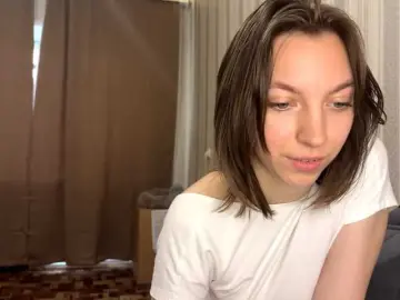 Adult Webcams with CameliaHovermale - Bongacams