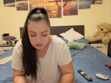 Adult Webcams with adellineee - Bongacams