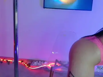 Free Live Porn with MissPolefire - Bongacams