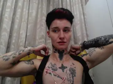 Live Sex Cam with KennysXX - Bongacams