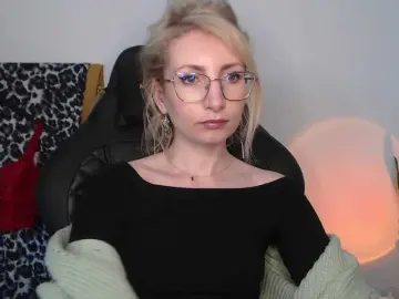 Best live sex cam show with CinderellaMoon - Bongacams