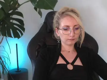 Sex Cam with CinderellaMoon - Bongacams
