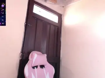 Adult Webcam with EmmaHenderson - Bongacams