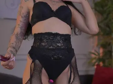 Adult Video Chat with KyraReign - Bongacams