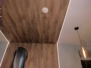 Live Sex Cam with LeahLombardi - Bongacams