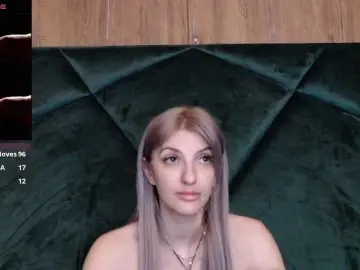 Live Sex Cam with RileyLanna - Bongacams