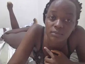 Best live sex cam show with Squirtinglady - Bongacams