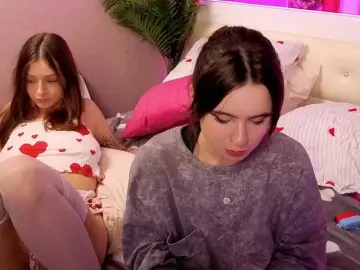 Nude Webcam with MaoandLulu - Bongacams