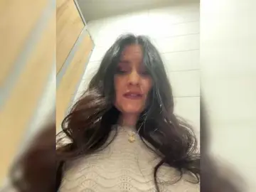 Live Sex Cam with EvaRoughe - Bongacams