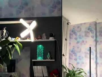 Adult Webcam with KiraLiLime - Bongacams