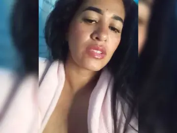 Free Porn Cam with Letty33 - Bongacams