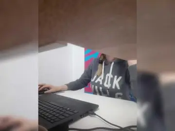 Adult Video Chat with Angelinamik - Bongacams