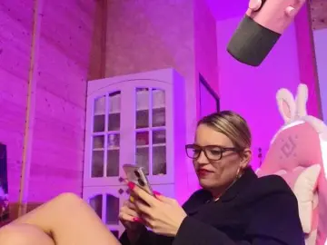 Watch Live Sex Cams with sweeteve050 - Bongacams