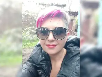 Live Sex Cam with BUSINKA-25 - Bongacams