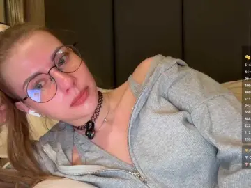 Adult Webcams with -VikkiL0vesCheese- - Bongacams