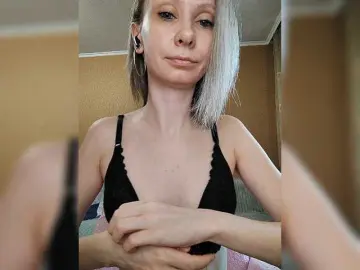Free Live Porn with prettyKris - Bongacams