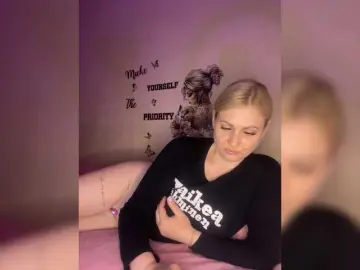 Free Live Porn with Enni1 - Bongacams