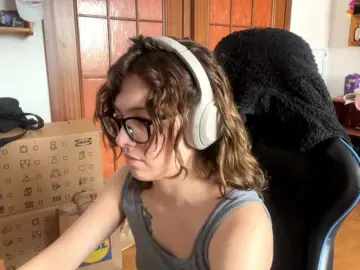 Free Porn Cam with PlushPoutX - Bongacams