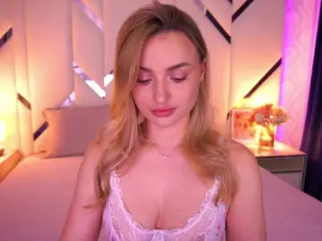 Free Live Porn with FloraGreys - Bongacams