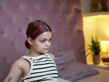 Adult Webcam with MaiaMini - Bongacams