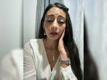 Watch Live Sex Cams with Bella-152 - Bongacams