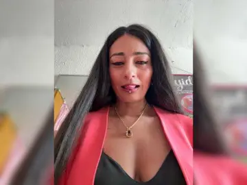 Watch Live Sex Cams with Bella-152 - Bongacams