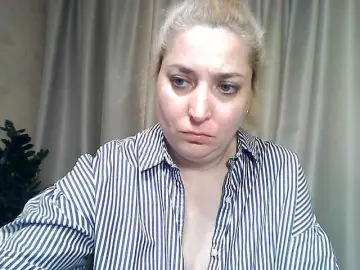 Best live sex cam show with KickaIricka - Bongacams