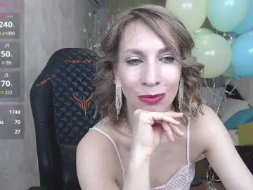 Adult Webcams with KirstenDesire - Bongacams